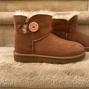 Ugg mini Bailey button ii boots